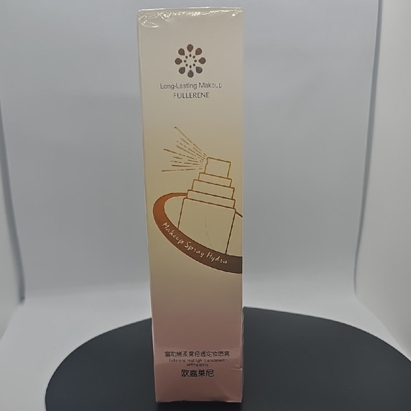 Fullerene Long-Lasting Makeup - Picture 1 of 4